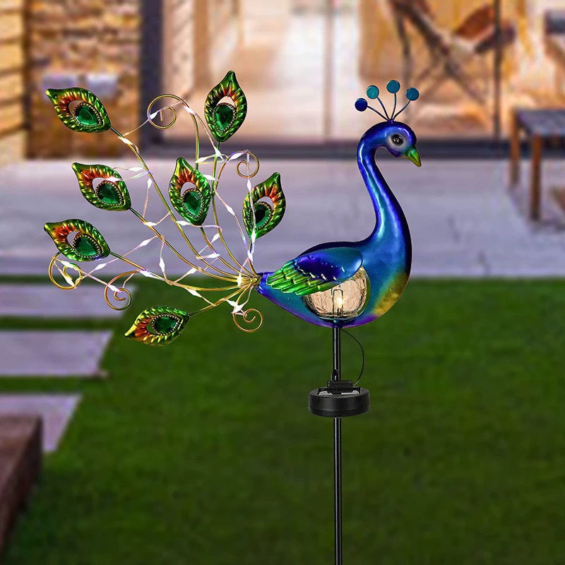 Dekorative Metall-Pfaue-Gartenstecker-Skulptur mit integrierten LED-Feenlichtern und wetterfestem Außenstecker Brehn
