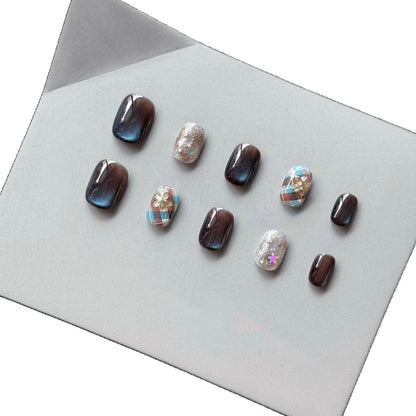 Dekoratives Press-On-Nagelset mit glamourösem Glitzer und floralen Designs