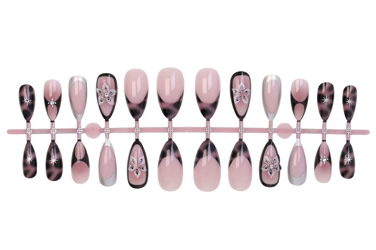 Kunstnagelset mit eleganten Spitzen und trendigen Akzenten Brehn