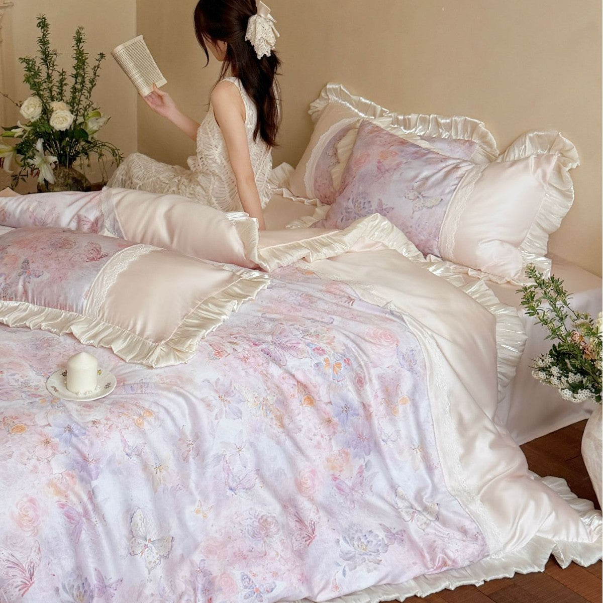 Bettwäsche-Garnitur im Vintage-Stil aus seidigem Satin mit Rüschenbordüre und Spitzenpaneel