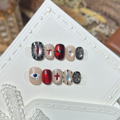 Künstlerisches Press-On Nail Design Set mit einzigartigen symbolischen Akzenten Brehn