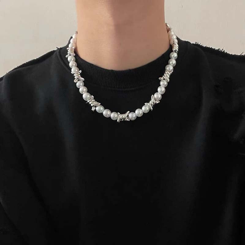 Zarte Perlenhalskette mit Filigranem Design Brehn