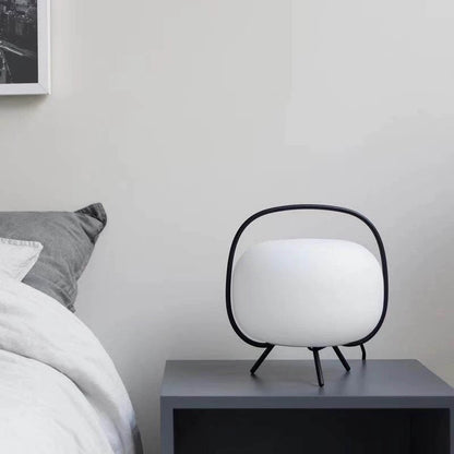 Moderne Minimalistische Tischlampe mit elegantem geschwungenem Design