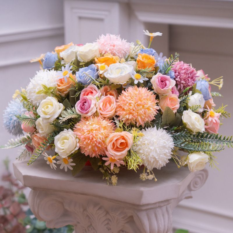 Lebhaftes dekoratives Blumenbouquet