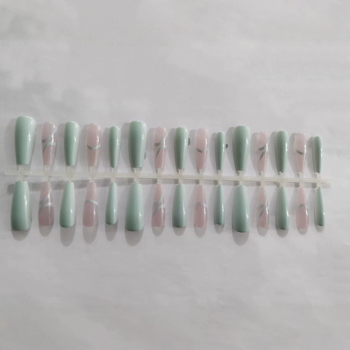 Lange Stiletto Nagelkunst Brehn