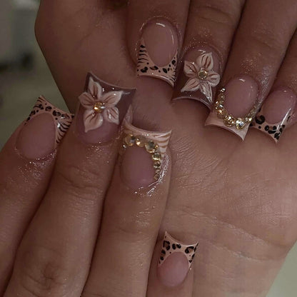 Künstlerisches blumeninspiriertes Press-On-Nagelset Brehn