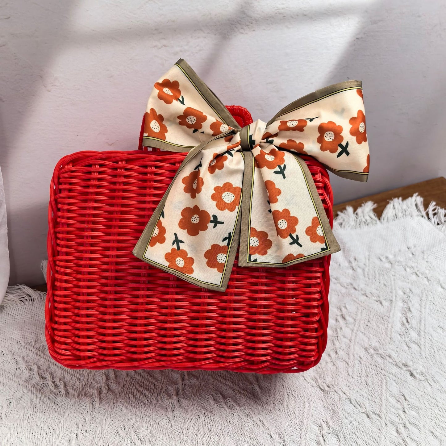 Damen eleganter Handtasche aus geflochtenem Material Brehn