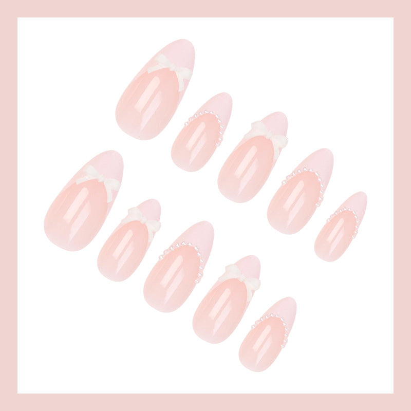 Kunstnagelset mit eleganten Schleifen und Spitzen Brehn