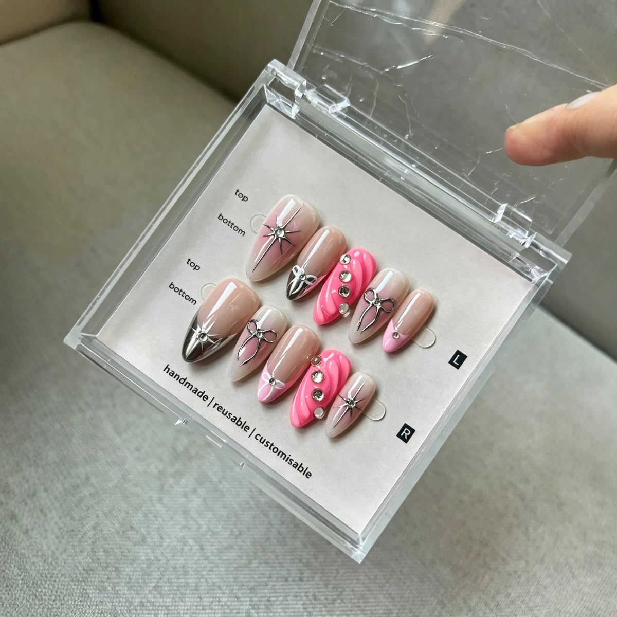 Künstlerisches Press-On Nagelkunst-Set mit Edelsteindetails