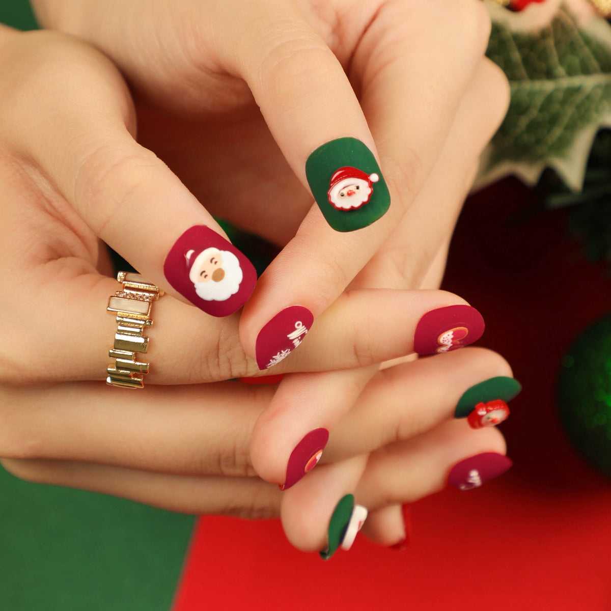Weihnachtsnagelkunst mit festlichem Design Brehn