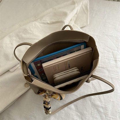 Elegante Schal-Akzent-Handtasche