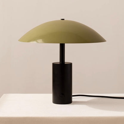 Moderne Minimalistische Tischlampe mit schlankem Design