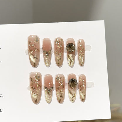 Elegantes Press-On-Nagelkunst-Set mit floralen Akzenten