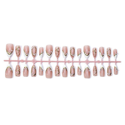 Exquisites Kunstnagelset mit feinen 3D-Verzierungen und eleganten Akzenten Brehn