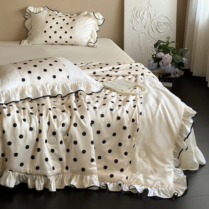 Elegante Satin-Bettwäschegarnitur mit Tupfenmuster, Volant und kontrastierender Kantenpaspel