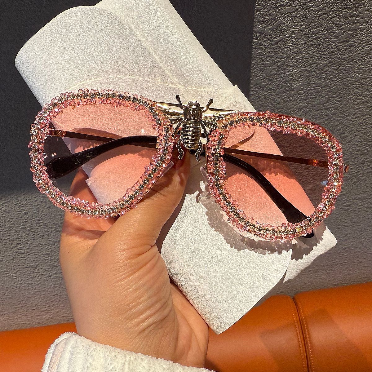 Damen Glamouröse Statement-Sonnenbrille mit einzigartigem Insektendesign Brehn