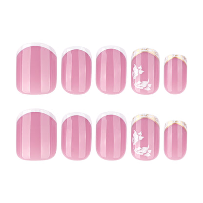 Kunstvolle Nagelkunst mit elegantem French-Tip und floralen Akzenten Brehn