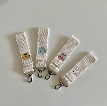 Gewebtes Schlüsselband mit gesticktem Bärenmotiv und drehbaren Metallclips