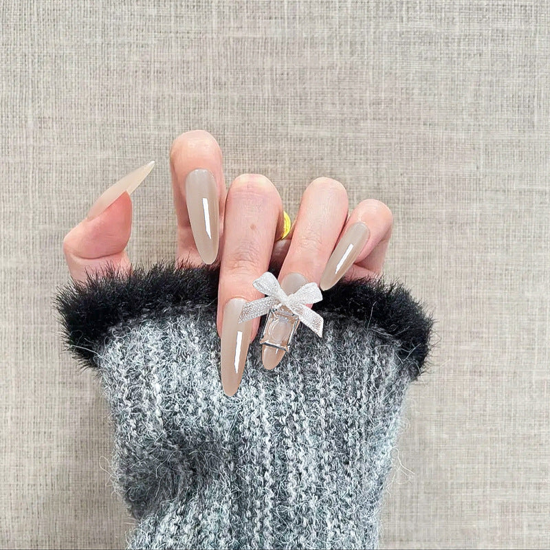 Elegante Kunstnagelspitzen mit glänzendem Finish Brehn