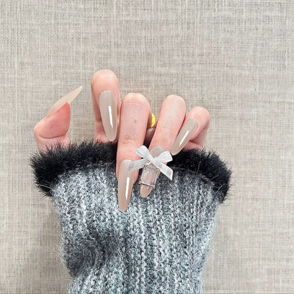 Elegante Kunstnagelspitzen mit glänzendem Finish Brehn