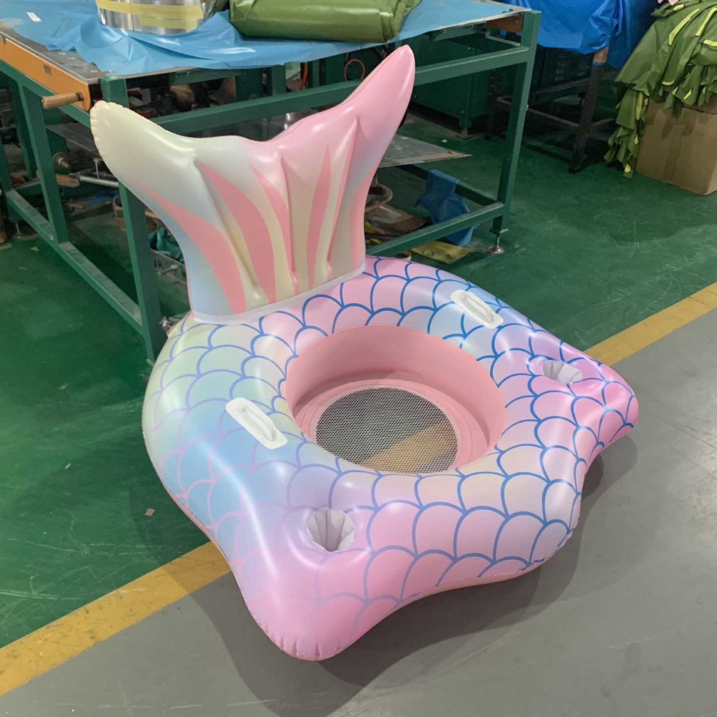 Unisex Aufblasbarer Wassersitz mit integriertem Getränkehalter Brehn