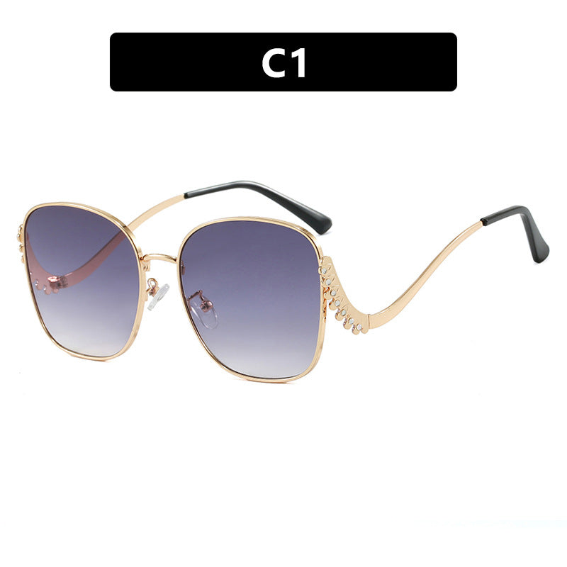Damen auffällige Sonnenbrille mit funkelnden Applikationen Brehn