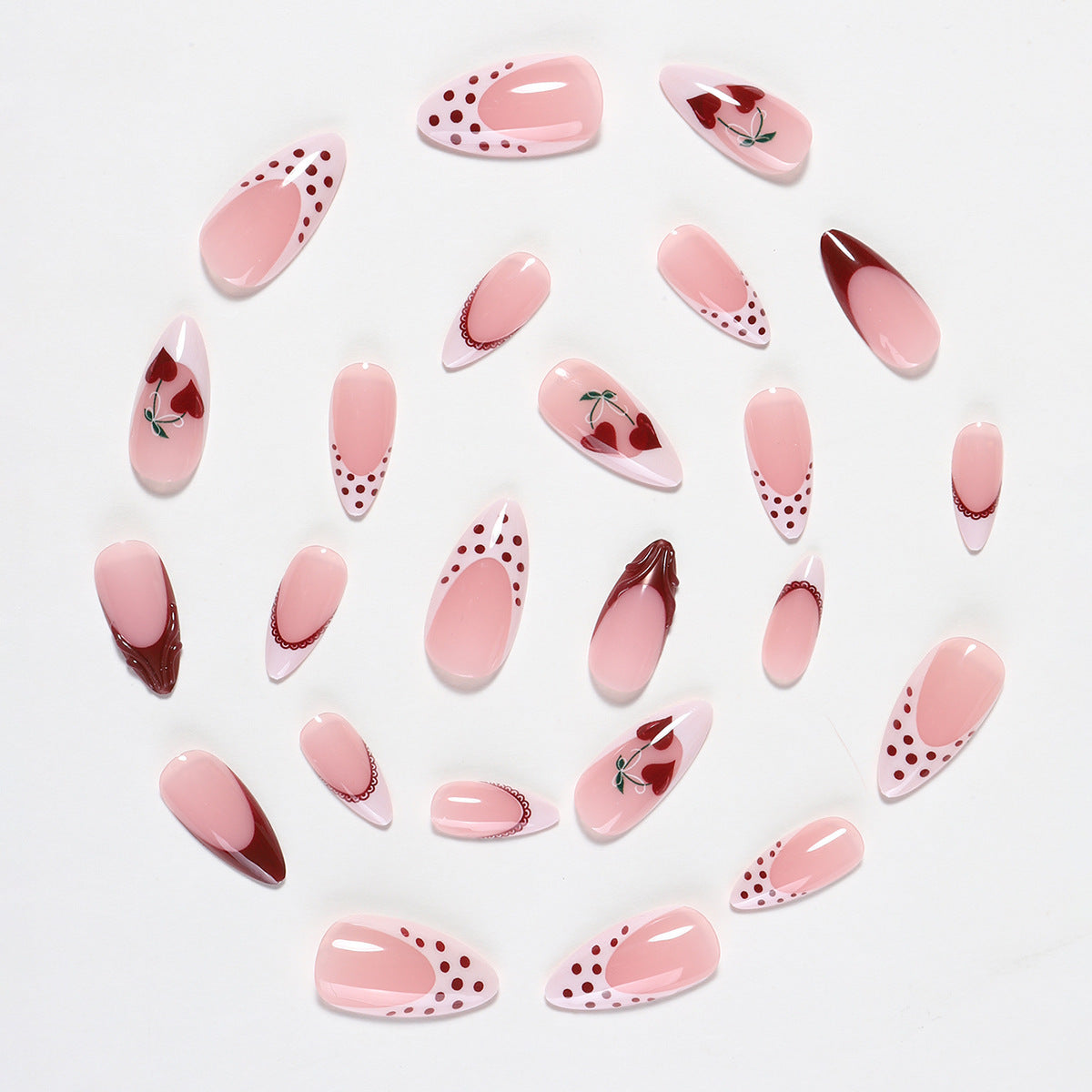 Kreatives Kunstnagelset mit romantischem Herz-Design und verspielten Akzenten Brehn