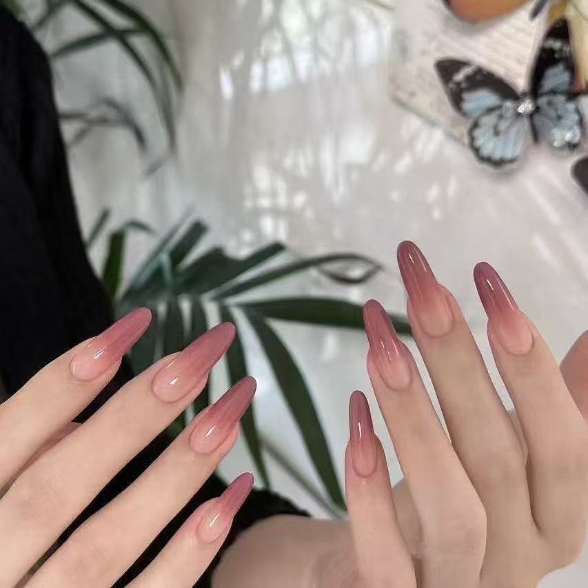 Glamouröse Ombre Acryl Nagelverlängerungen Brehn