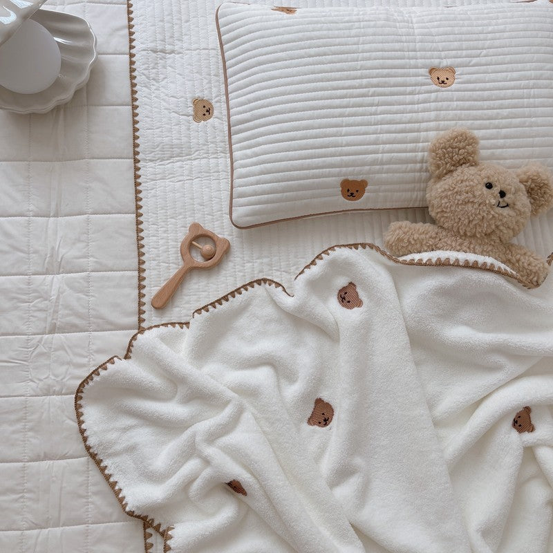 Unisex Kuscheldecke mit süßen Bärenmotiven Brehn