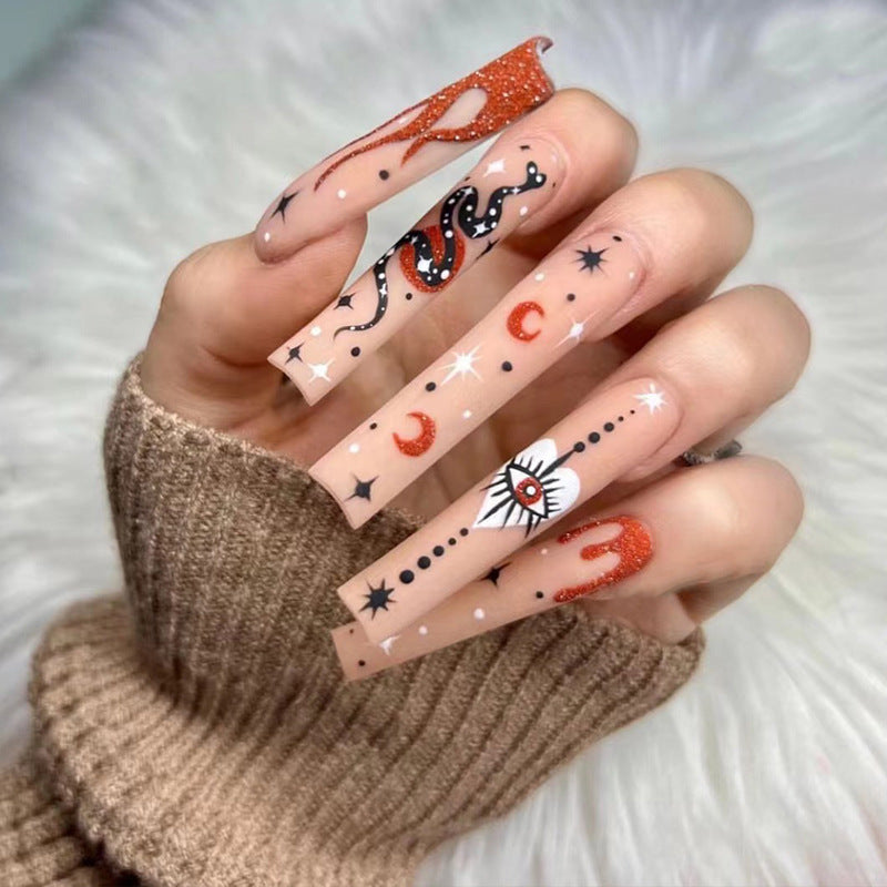 Nagelkunst mit Herz- und Lippenmotiven Brehn