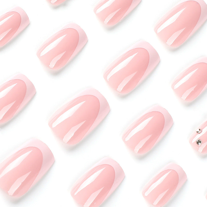 Kunstvolle Nagelverlängerungen mit glamourösen Strassverzierungen Brehn