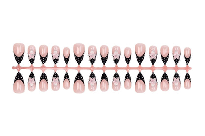 Kunstnagelset mit eleganten 3D-Blumen und stilvollen Punkten Brehn