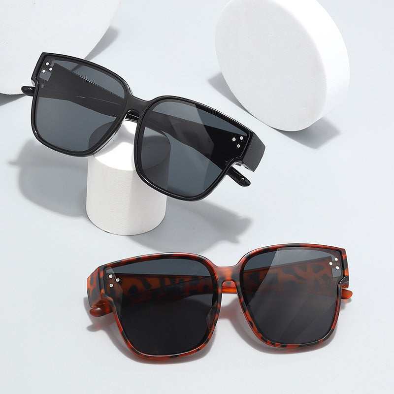DamenModische Sonnenbrille im klaren Linien-Design mit hohem UV-Schutz Brehn