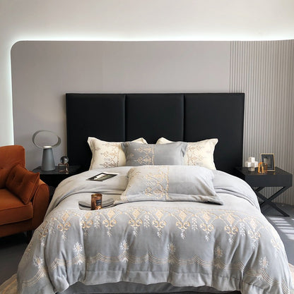 Luxuriöses Samt-Bettwäsche-Set mit feiner Stickerei und gesteppter Decke