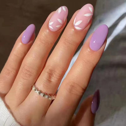 Künstlerisches Floral-Nail-Design