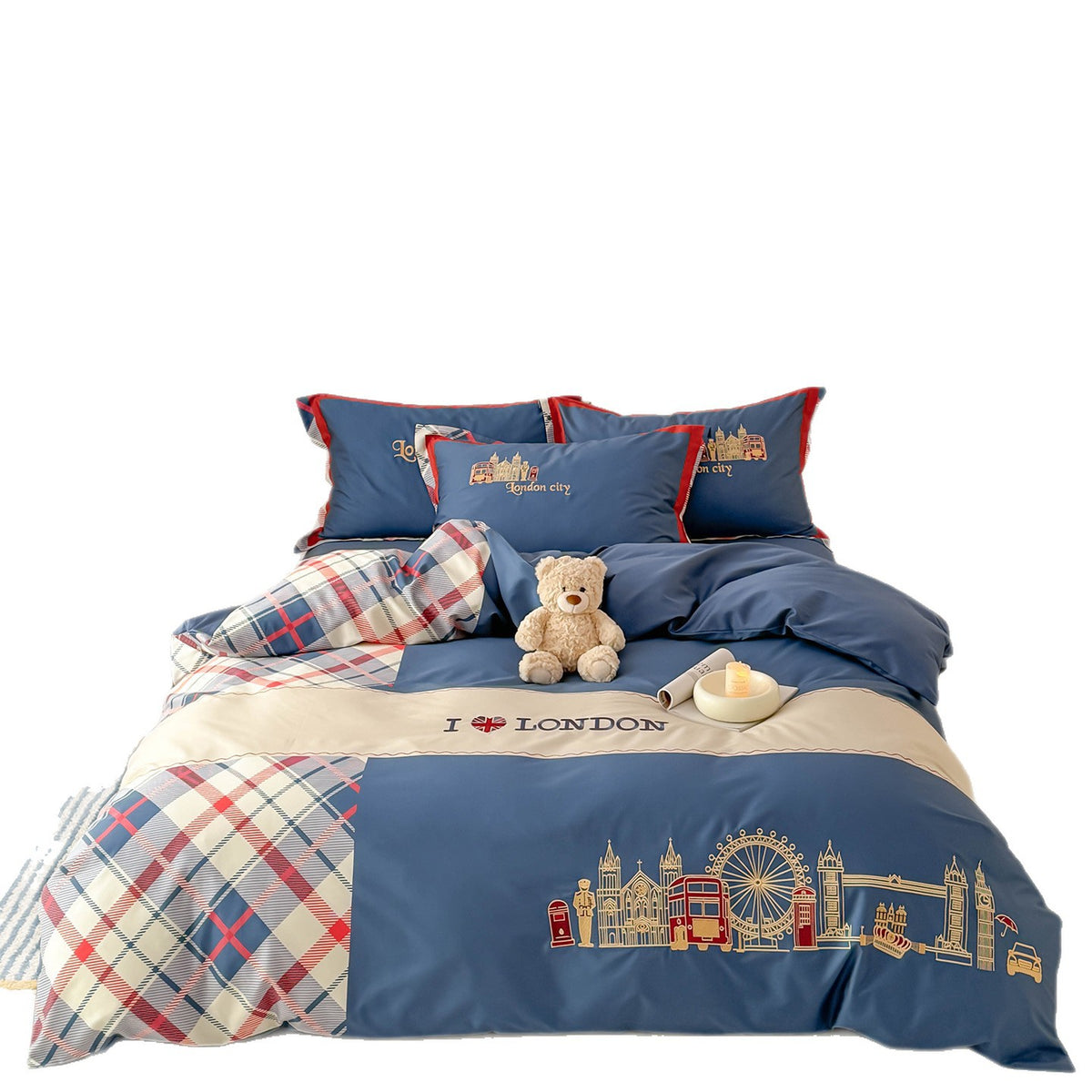 Bettwäsche-Garnitur im London-Motiv aus Baumwollsatin mit Karopatchwork und gestickten Skyline-Icons Brehn