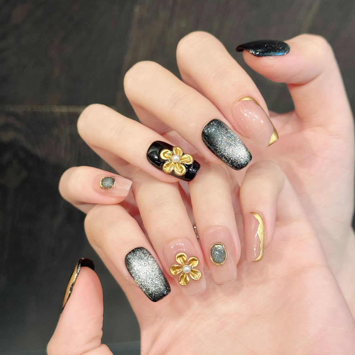 Künstlerisches Metallisches Floral Press-On Nagel Set