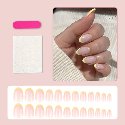 Kunstnagelset mit eleganten French-Spitzen und frischen Farbakzenten Brehn