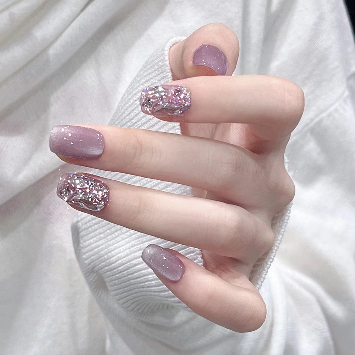 Elegante, glitzernd dekorierte Press-On-Nagelset Brehn
