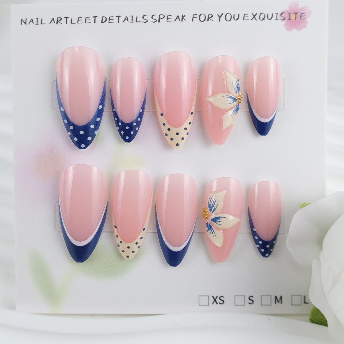 Kunstnagelset mit eleganten Blumendetails und modernen Akzenten Brehn