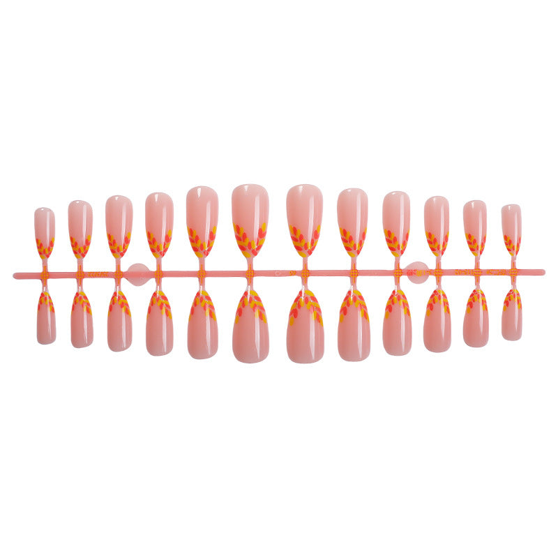 Floral Press-On Nail Set mit eleganten Designelementen Brehn
