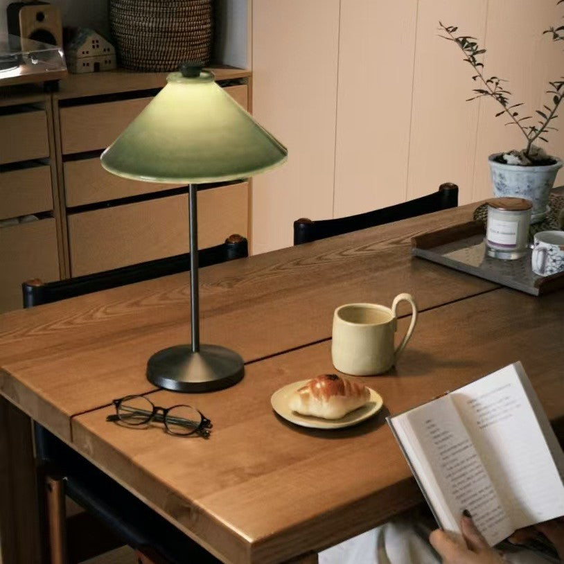 Zeitgenössische verstellbare Tischlampe