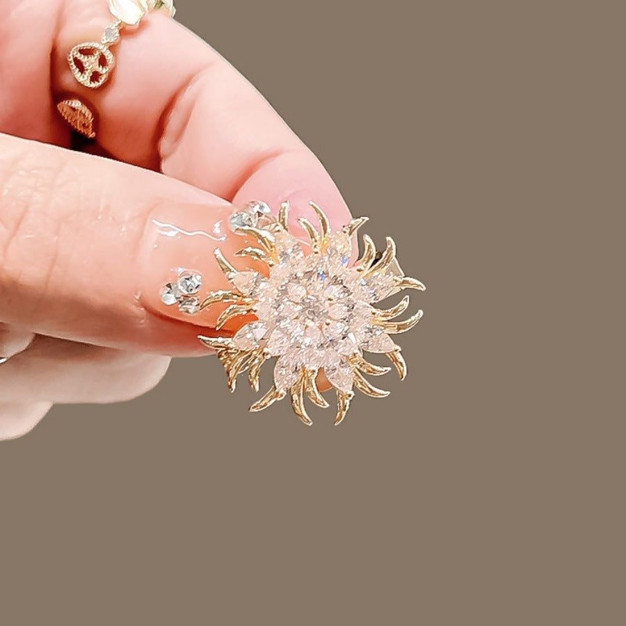 Elegante Brosche mit Funkelnden Kristallen Brehn