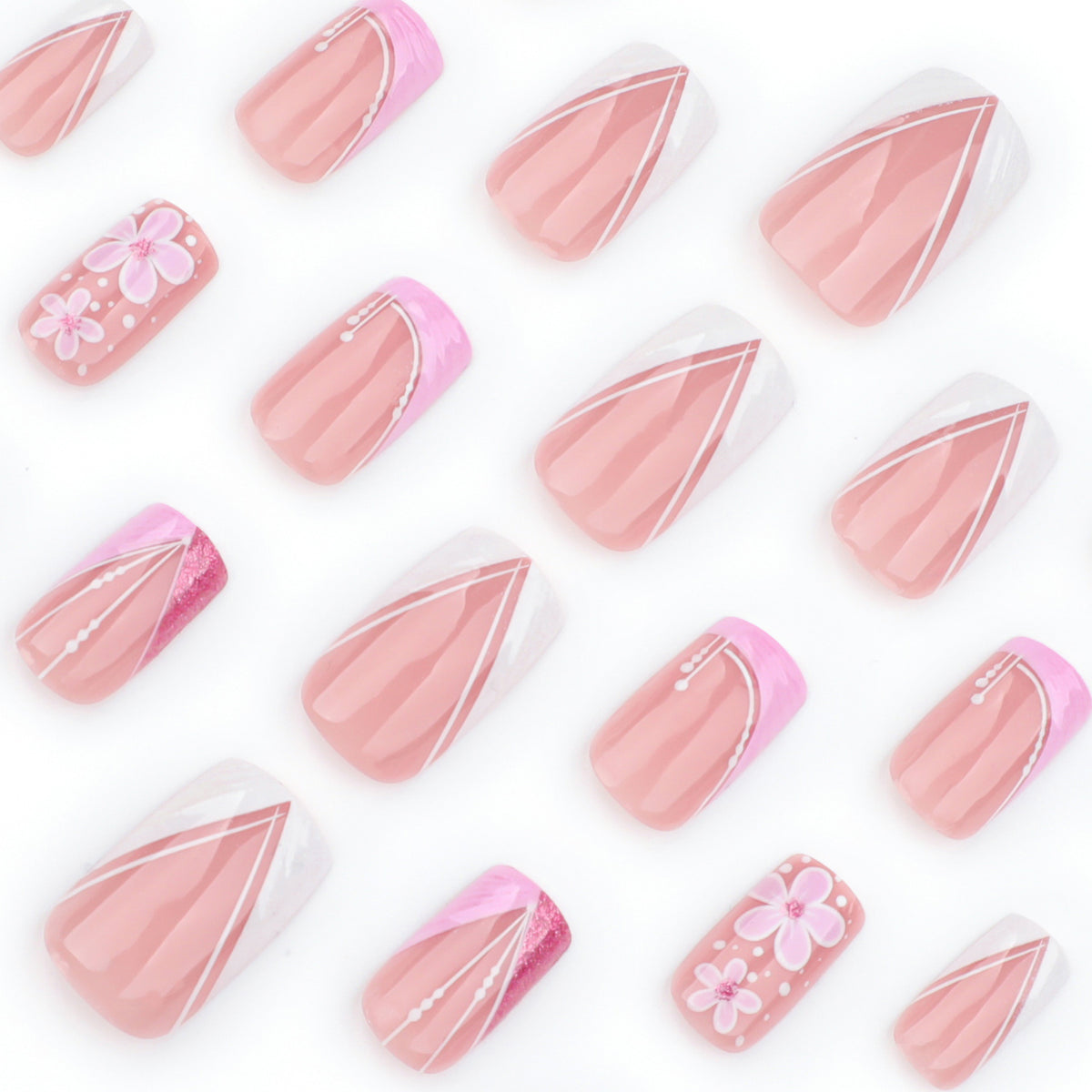 Kunstvolle Nagelkunst mit floralen Verzierungen Brehn