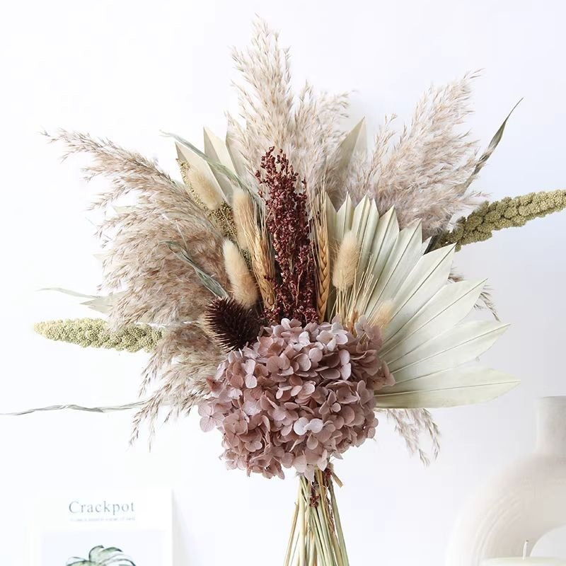 Luxuriöser getrockneter Blumenstrauß