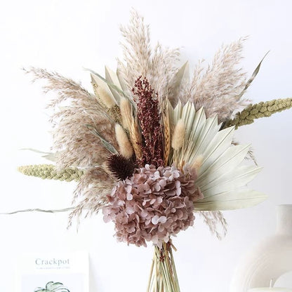 Luxuriöser getrockneter Blumenstrauß