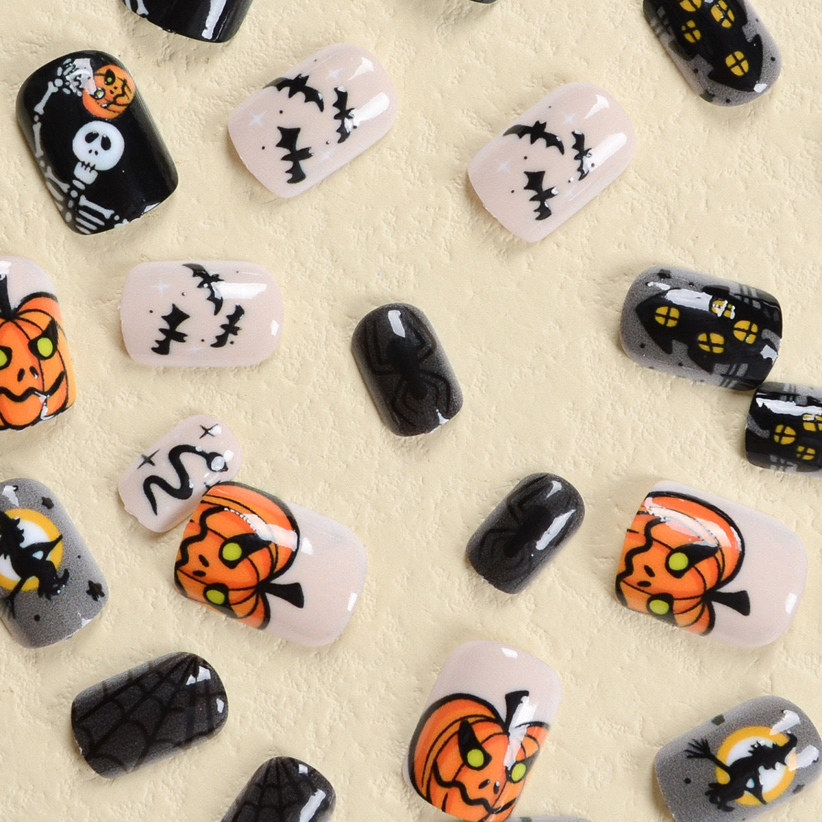 Kunstnagelset mit Halloween-Motiven Brehn