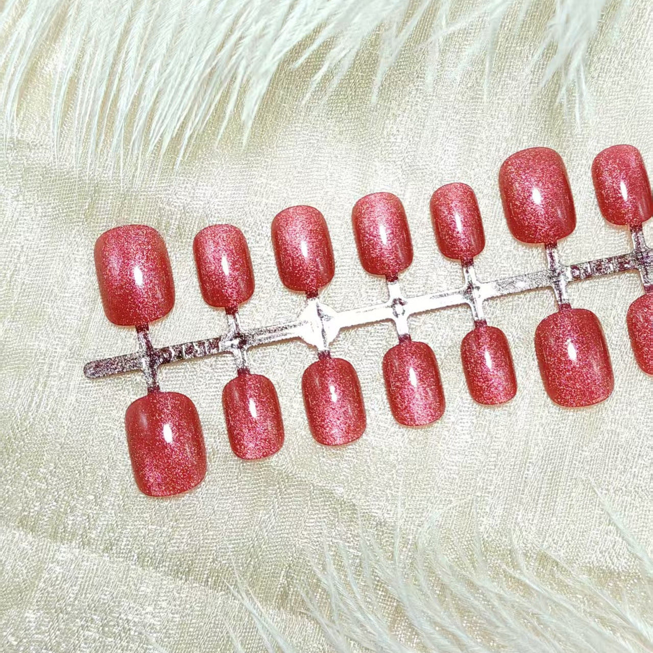 Glitzernde Kunstnägel mit Hochglanz-Effekt Brehn