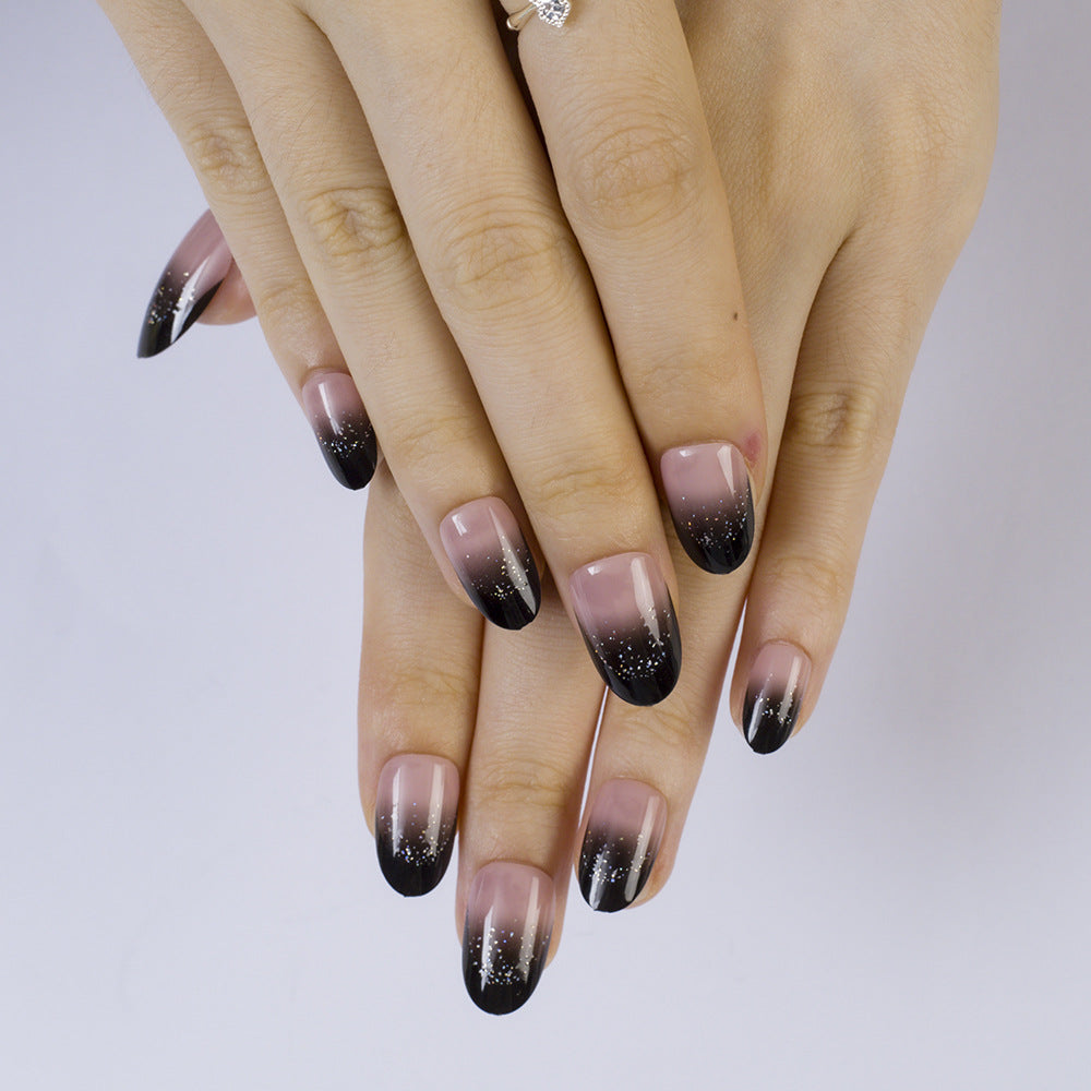 Kunstnägel mit Elegantem Ombre-Design und Glitzernden Akzenten Brehn