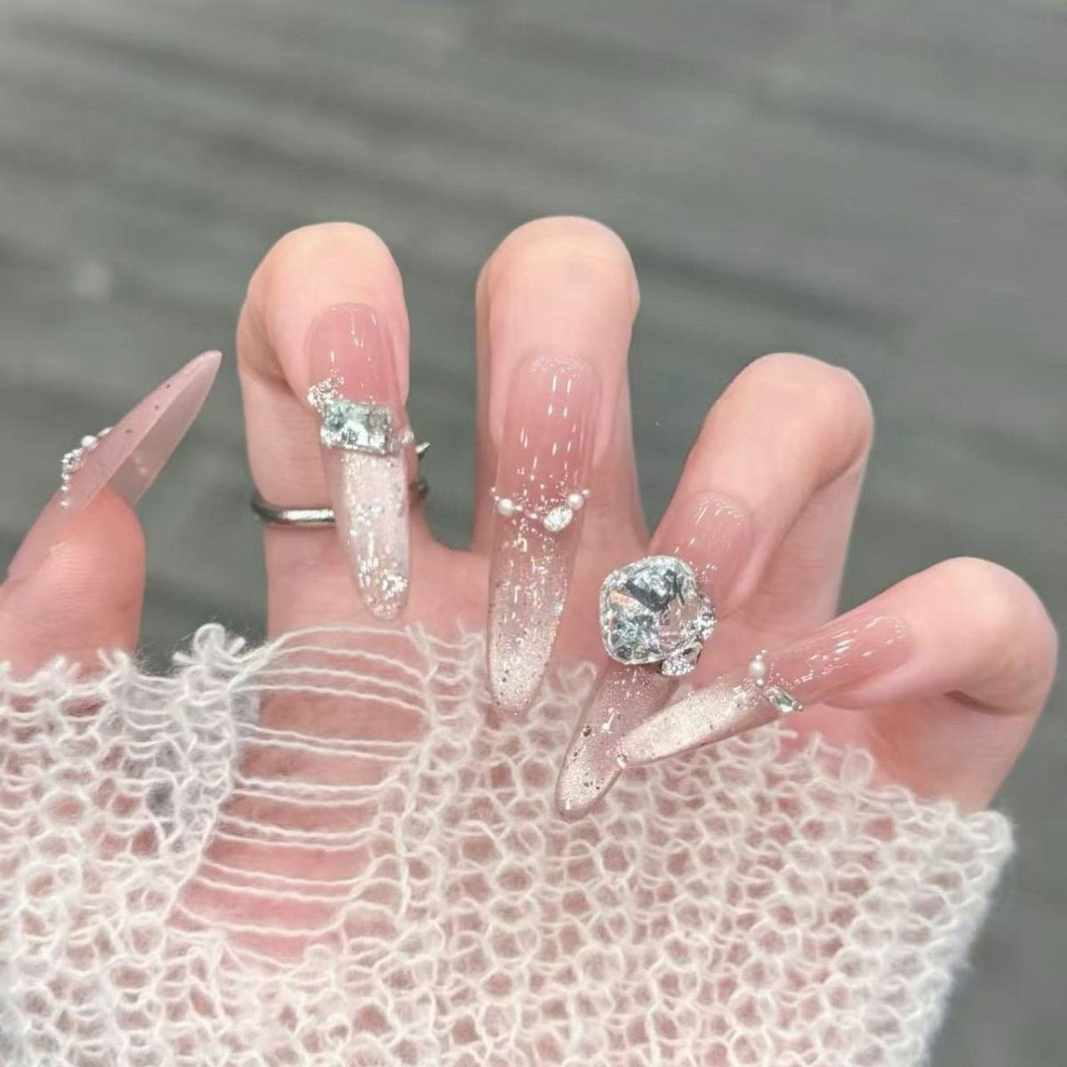 Dekorative 3D Kristall-verzierte Nagelkunstverlängerungen Brehn